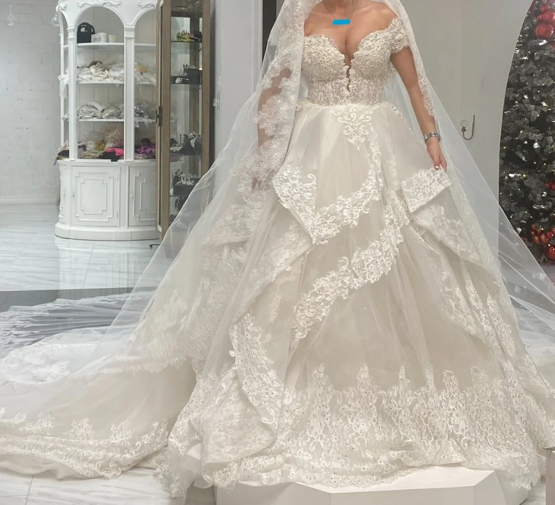 Elegant A-Line Lace Decal Women's Wedding Dress Sexy V-Neck Strapless Trailing Church Bride Dress Vestido De Noiva Customized
Elegant A-Line Lace Decal Women's Wedding Dress Sexy V-Neck Strapless Trailing Church Bride Dress Vestido De Noiva Customized