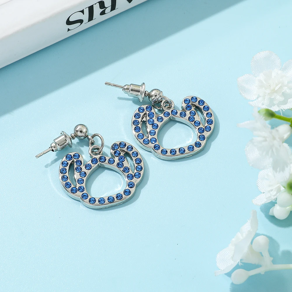 Гипоаллергенные милые серьги-гвоздики для женщин и девочек, полые серьги-гвоздики с цирконием, модные ювелирные аксессуары
Гипоаллергенные милые серьги-гвоздики для женщин и девочек, полые серьги-гвоздики с цирконием, модные ювелирные аксессуары