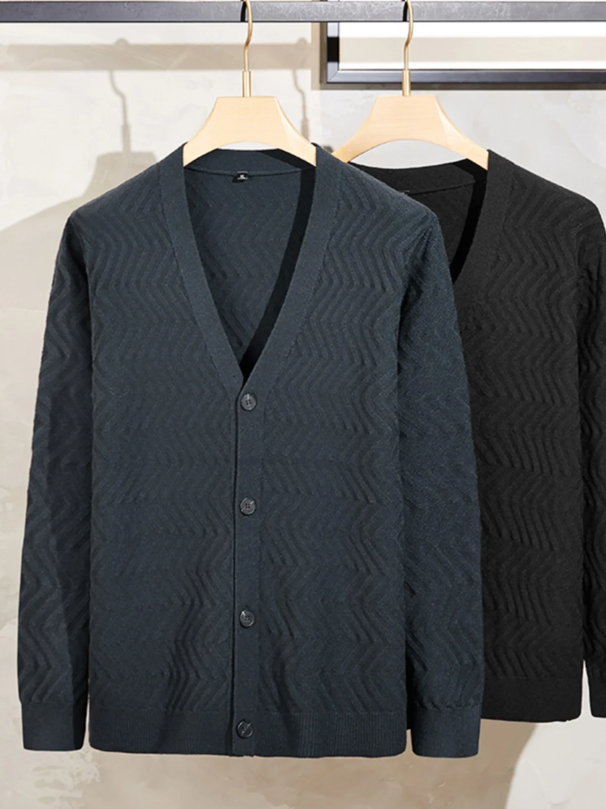 Мужской вязаный кардиган-пальто с волнообразным узором, весна-осень, большие размеры, повседневный стиль, V-образный вырез, эластичные длинные рукава
Мужской вязаный кардиган-пальто с волнообразным узором, весна-осень, большие размеры, повседневный стиль, V-образный вырез, эластичные длинные рукава