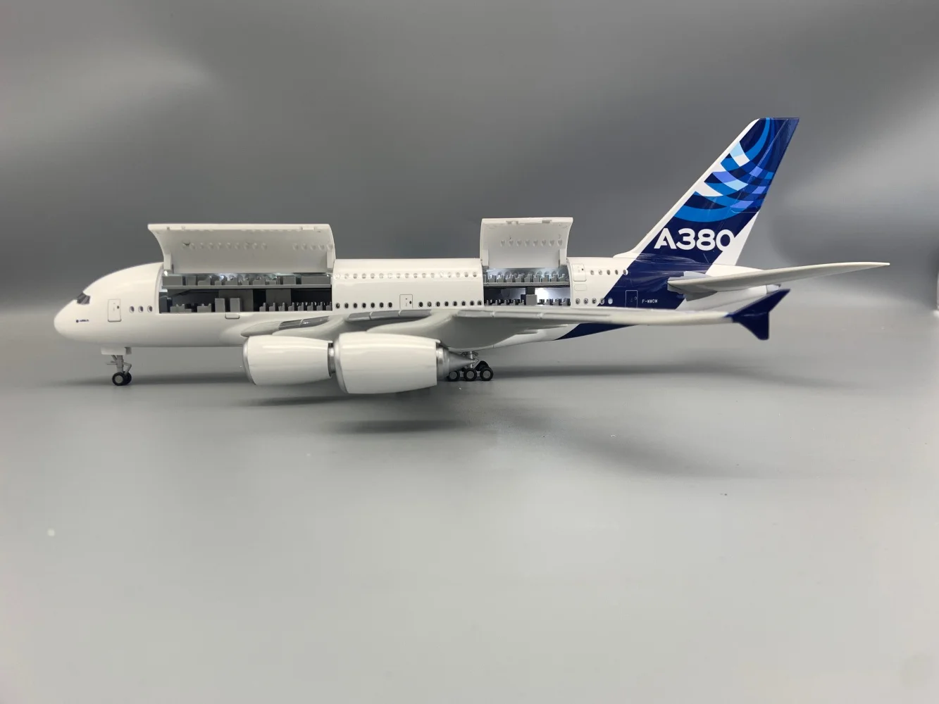New A380 Prototype Plane Model 47cm Diecast Resin Aircraft Replica Opening Hatch Cover With Wheel Light For Collection Ornaments
New A380 Prototype Plane Model 47cm Diecast Resin Aircraft Replica Opening Hatch Cover With Wheel Light For Collection Ornaments