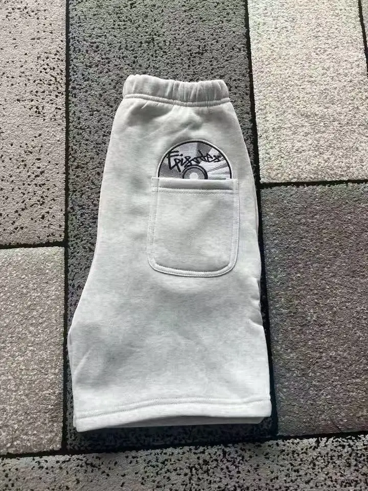 Y2K retro summer gray disc pattern men's shorts casual comfortable loose breathable fabric simple modern sports casual pants
Y2K retro summer gray disc pattern men's shorts casual comfortable loose breathable fabric simple modern sports casual pants