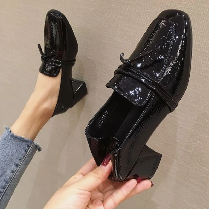 2026 Spring New Women Retro Square Toe Soft Leather Chunky Heel Slip On British Style Loafers Office Lady Dress Shoes
2026 Spring New Women Retro Square Toe Soft Leather Chunky Heel Slip On British Style Loafers Office Lady Dress Shoes