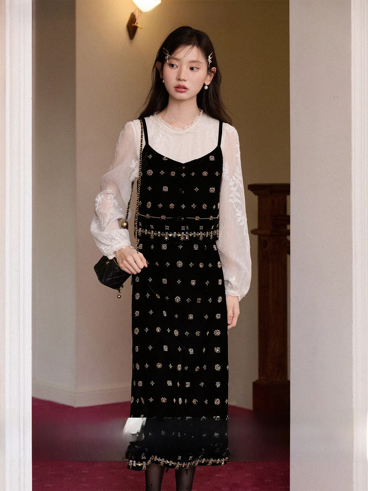 Miss Squirrel Velvet Set Bead Flower Vest Strap Static Dissipation Half Skirt Set Women's Fashion round Neck Short Style
Miss Squirrel Velvet Set Bead Flower Vest Strap Static Dissipation Half Skirt Set Women's Fashion round Neck Short Style