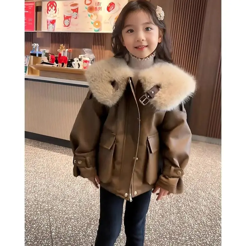 Girls' Leather Jacket Autumn/Winter Collection with Thick Velvet Korean Edition Children's Baby Hair Collar Leather Jacket
Girls' Leather Jacket Autumn/Winter Collection with Thick Velvet Korean Edition Children's Baby Hair Collar Leather Jacket