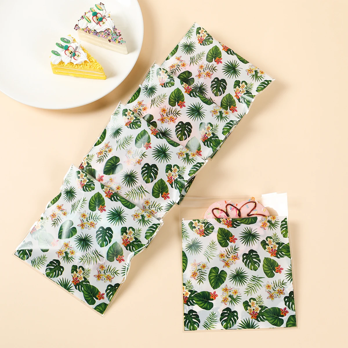 Hawaii Self-adhesive Bags Tropical Palm Leaf Cellophane Bags Hawaiian Party Favor Candy Gift Packaging Bag Birthday Party Decors
Hawaii Self-adhesive Bags Tropical Palm Leaf Cellophane Bags Hawaiian Party Favor Candy Gift Packaging Bag Birthday Party Decors