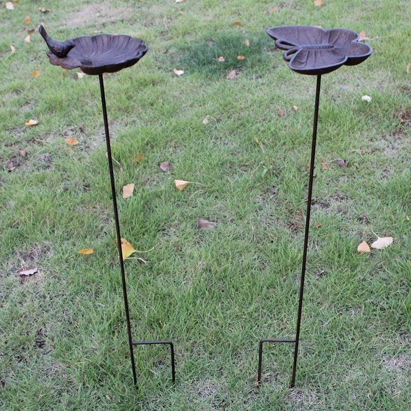 Artisanat exquis Retro pastoral villa courtyard cast iron wrought iron bird feeder bird food pot garden ornament flower insert
Artisanat exquis Retro pastoral villa courtyard cast iron wrought iron bird feeder bird food pot garden ornament flower insert