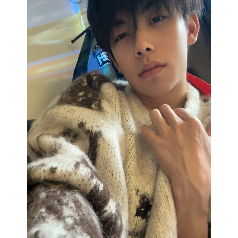 Повседневный модный мужской свитер с длинными рукавами, большие размеры, для пар, удобный, свободного кроя, из полиэфирного волокна, осень-зима, новинка
Повседневный модный мужской свитер с длинными рукавами, большие размеры, для пар, удобный, свободного кроя, из полиэфирного волокна, осень-зима, новинка