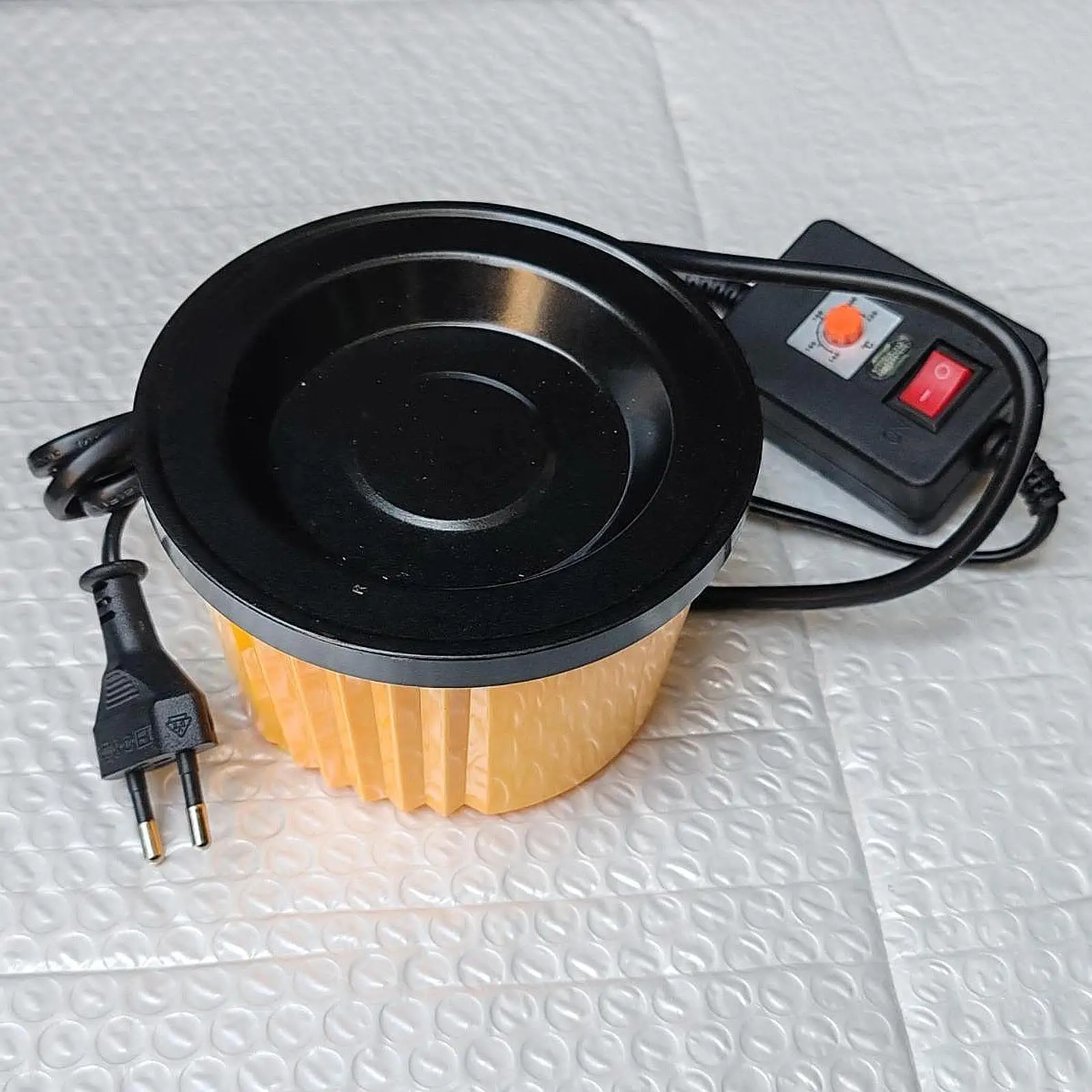 Electric Hot Glue Melting Pot 100W Hot Glue Skillet for Crafting Glue Sticks
Electric Hot Glue Melting Pot 100W Hot Glue Skillet for Crafting Glue Sticks
