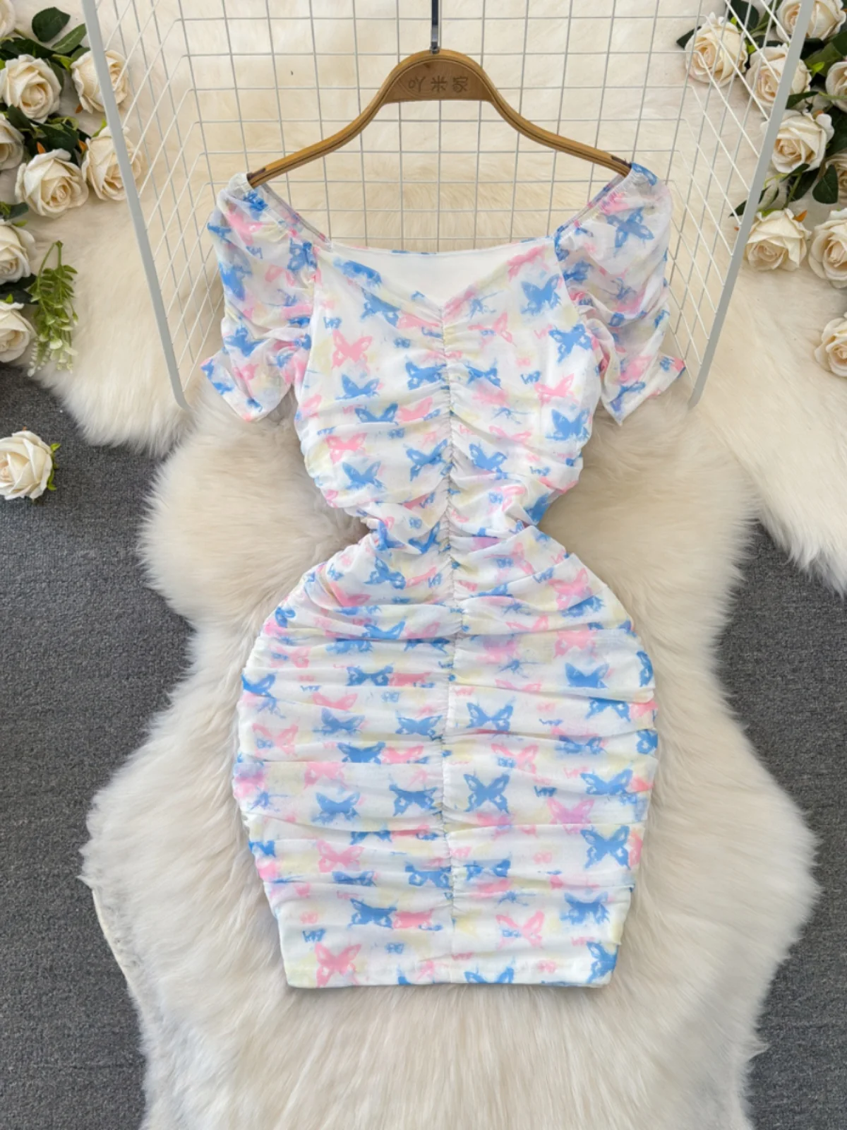 Summer Fashion Women Printed Dress Elegant Short Sleeve V Neck Skinny Pleated Short Vestidos Sexy Female Gauze Dress
Summer Fashion Women Printed Dress Elegant Short Sleeve V Neck Skinny Pleated Short Vestidos Sexy Female Gauze Dress