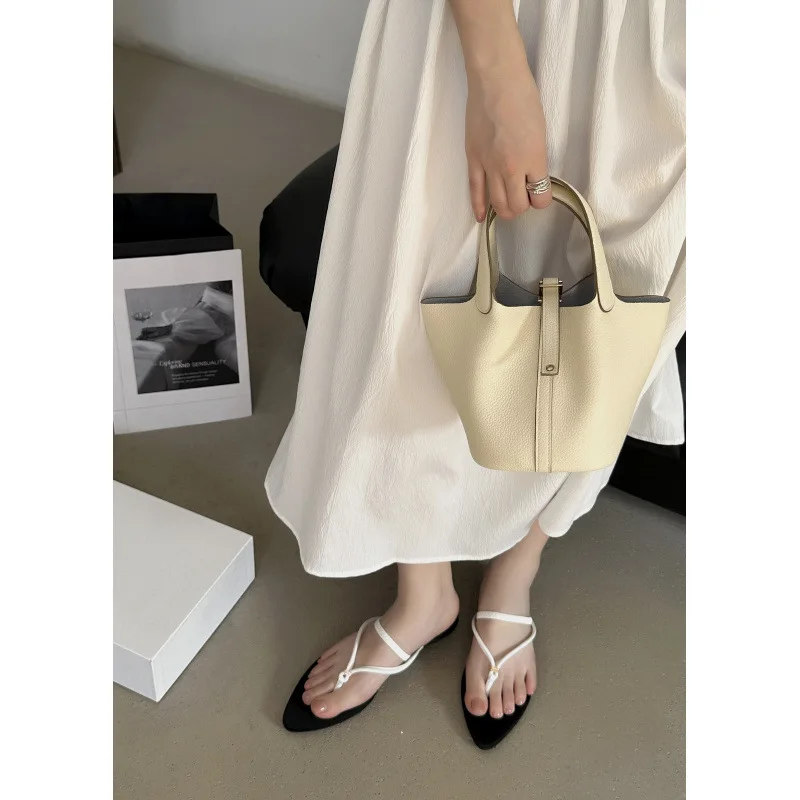 Slippers Casual Low Summer Women's Shoes Beige Heeled Sandals Pantofle Rubber Flip Flops Slides On A Wedge Luxury Black Flat Sof
Slippers Casual Low Summer Women's Shoes Beige Heeled Sandals Pantofle Rubber Flip Flops Slides On A Wedge Luxury Black Flat Sof