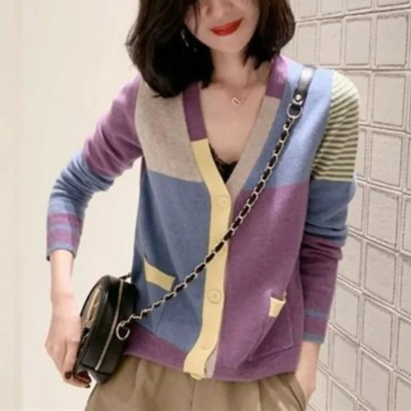 Women's Knitted Cardigan Button Pockets Spring and Autumn New Color All-match Loose Korean Long Sleeve Sweater V-Neck Coat Tops
Women's Knitted Cardigan Button Pockets Spring and Autumn New Color All-match Loose Korean Long Sleeve Sweater V-Neck Coat Tops