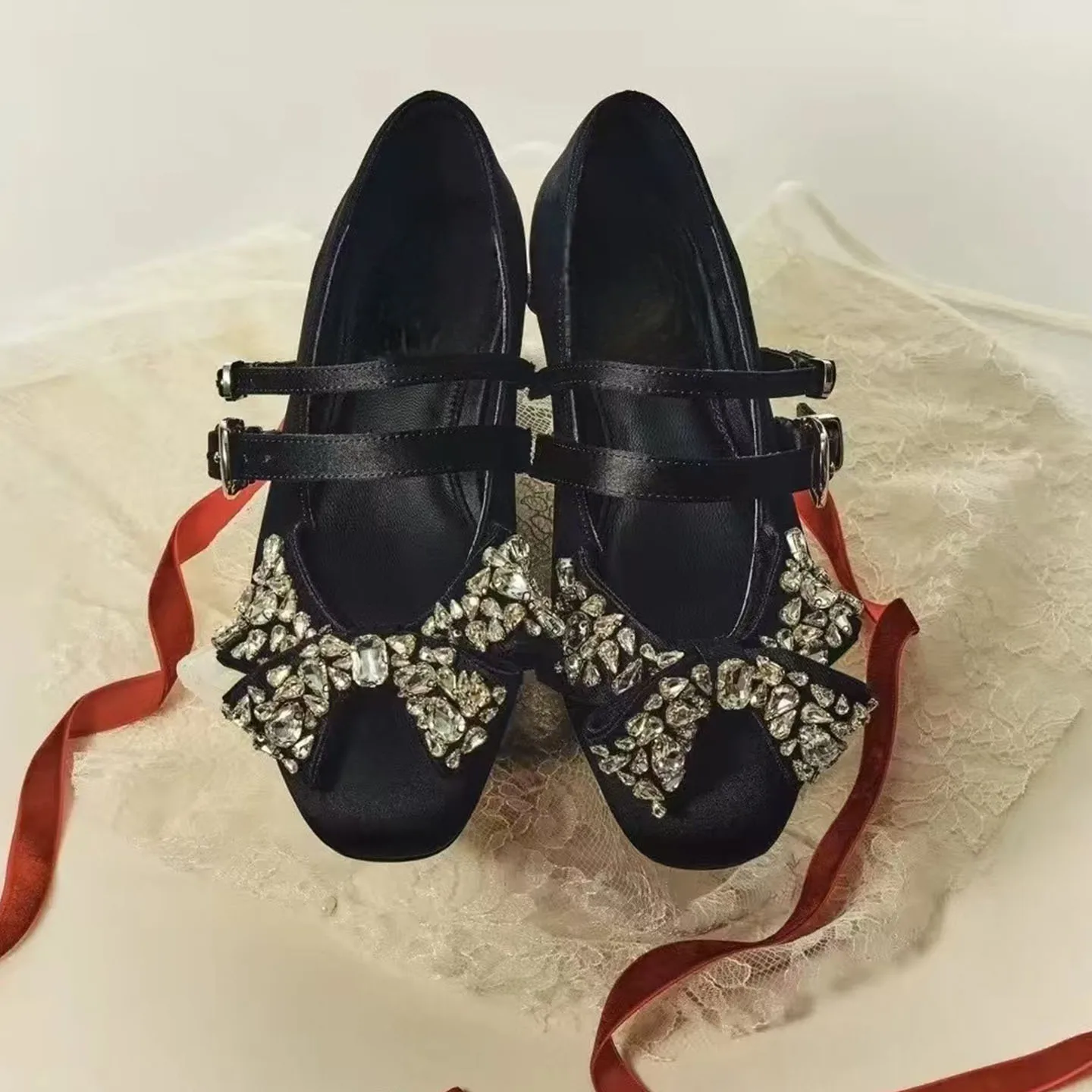 Туфли-балетки Мэри Джейн с бантом из страз, с круглым носком, на двух ремешках, в стиле Лолита, элегантная женская обувь для вечеринок
Туфли-балетки Мэри Джейн с бантом из страз, с круглым носком, на двух ремешках, в стиле Лолита, элегантная женская обувь для вечеринок