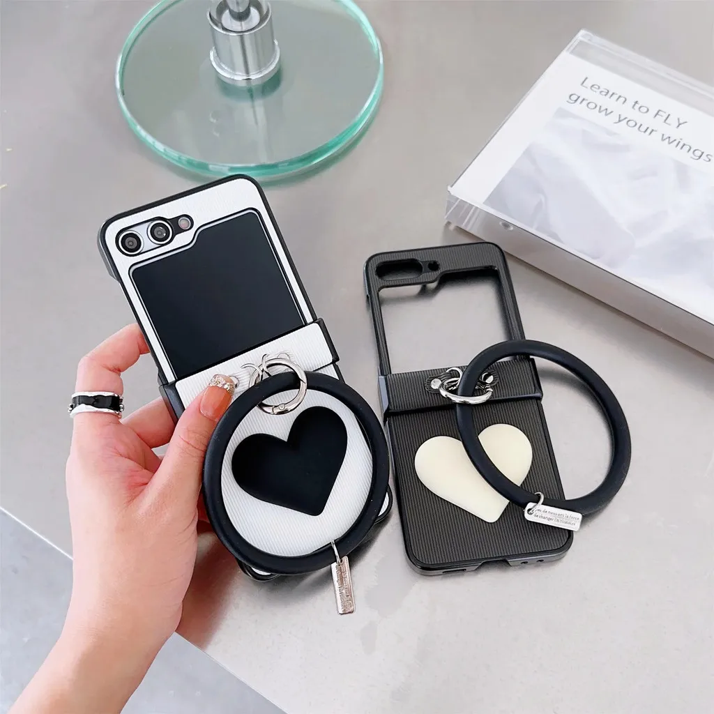 Cute Love Heart Portable Hand Ring Holder Case For Samsung Galaxy Z Flip 6 5 4 3 5G Hard Hinge Shockproof Leather Case Cover
Cute Love Heart Portable Hand Ring Holder Case For Samsung Galaxy Z Flip 6 5 4 3 5G Hard Hinge Shockproof Leather Case Cover