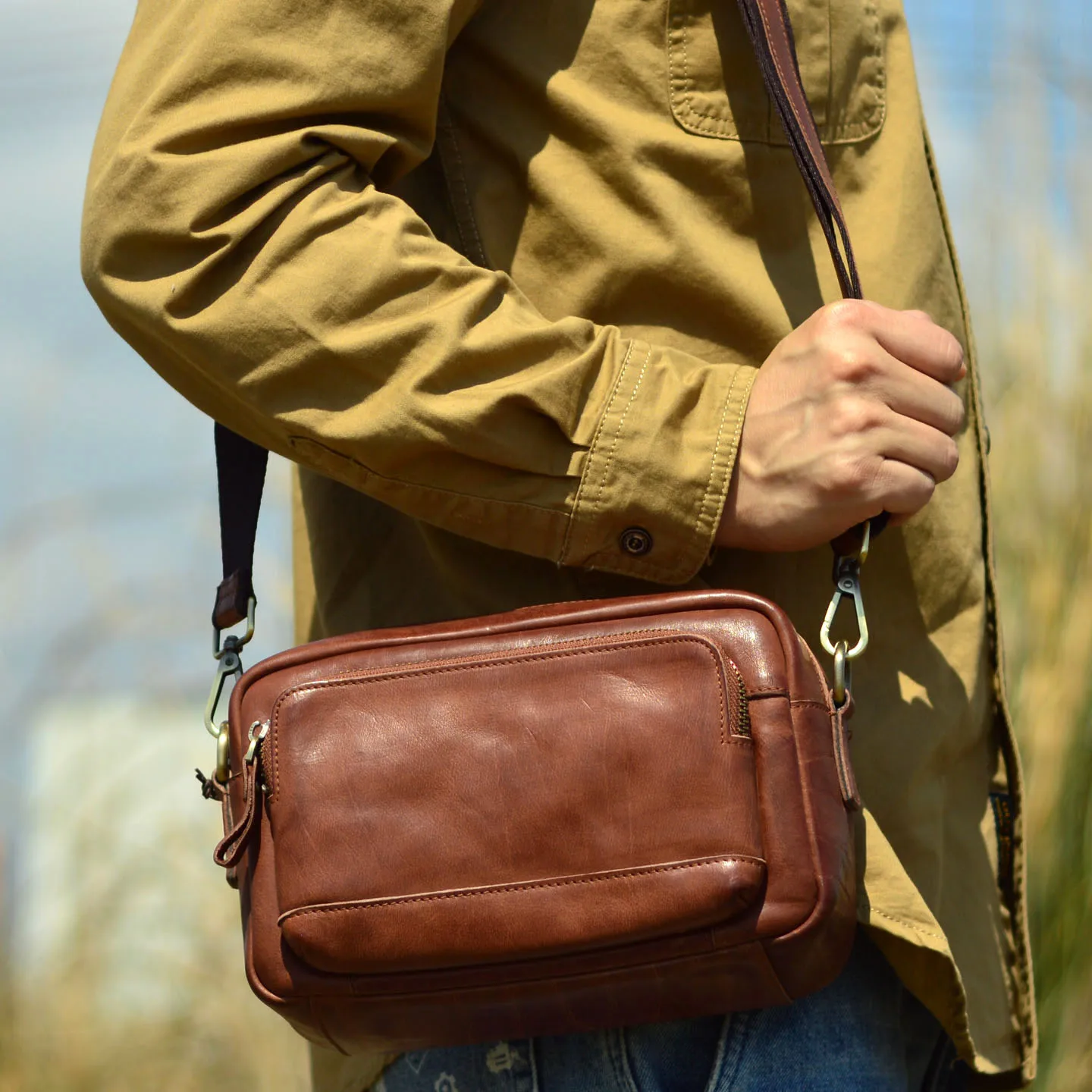 AETOO Simple genuine cowhide shoulder bag, small purse, casual vegetable-tanned bag, camera bag, cross-body bag, retro genuine l
AETOO Simple genuine cowhide shoulder bag, small purse, casual vegetable-tanned bag, camera bag, cross-body bag, retro genuine l