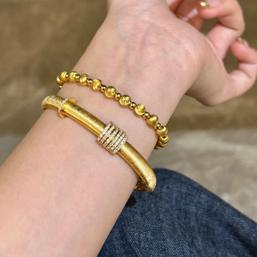 Italian Woven And Brushed Bracelet With Fashionable And High-end Feel, Light Luxury Bracelet, Palace Style For Women
Italian Woven And Brushed Bracelet With Fashionable And High-end Feel, Light Luxury Bracelet, Palace Style For Women