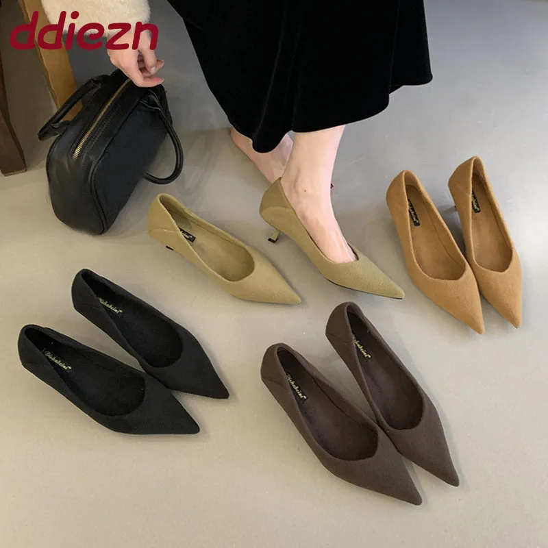 Новые модные женские туфли-лодочки из флока на среднем каблуке, повседневная женская обувь без шнуровки, женские шлепанцы на тонком каблуке с острым носком
Новые модные женские туфли-лодочки из флока на среднем каблуке, повседневная женская обувь без шнуровки, женские шлепанцы на тонком каблуке с острым носком