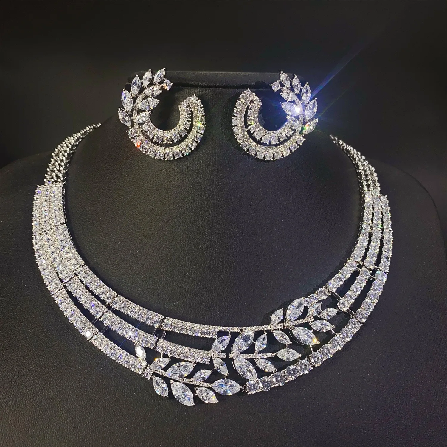 Luxury Leaf African Wedding Zircon Jewelry Sets For Women Dubai Nigeria Bridal Jewelry Necklace Earrings Set
Luxury Leaf African Wedding Zircon Jewelry Sets For Women Dubai Nigeria Bridal Jewelry Necklace Earrings Set