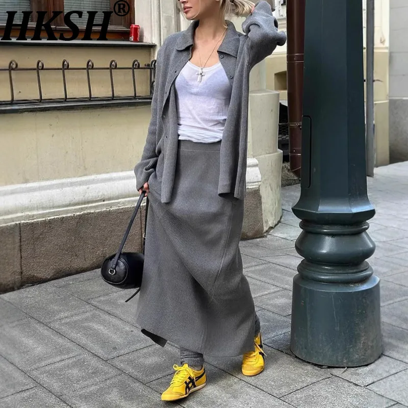 HKSH осень-зима новый женский комплект из двух предметов с отложным воротником однобортный свитер вязаный кардиган однотонные юбки HK16314
HKSH осень-зима новый женский комплект из двух предметов с отложным воротником однобортный свитер вязаный кардиган однотонные юбки HK16314