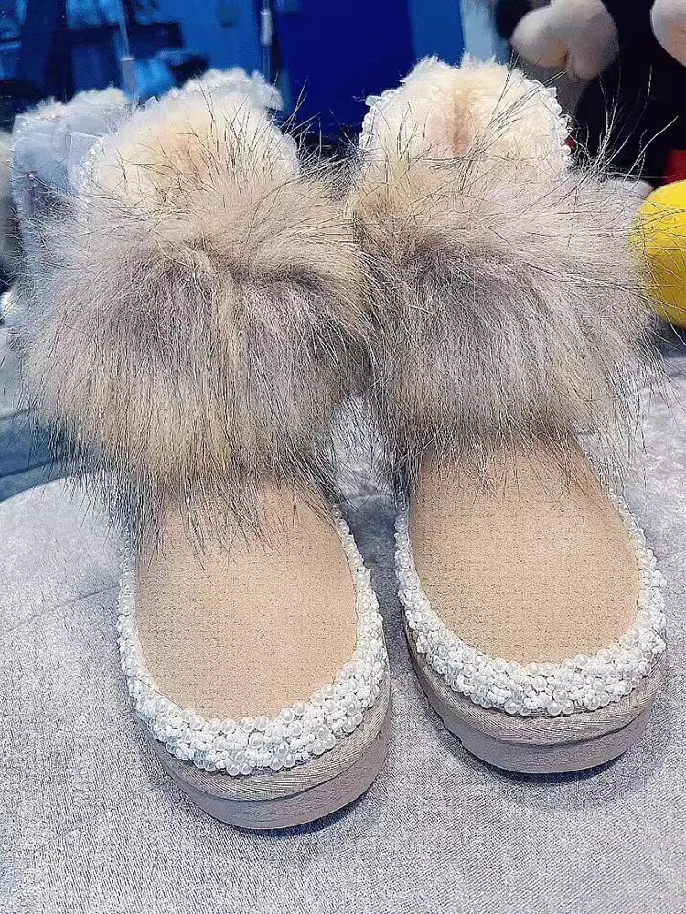 Heavy industry pearl water diamond flower lace beaded snow boots, large-sized fur one-piece thickened women's cotton shoes 35-40
Heavy industry pearl water diamond flower lace beaded snow boots, large-sized fur one-piece thickened women's cotton shoes 35-40
