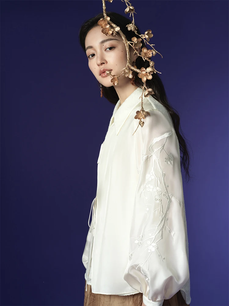 Вязаная кофта из шелково-шерстяной смеси с вышивкой и пэчворком, новый китайский дизайн с узором «Цветы сливы», длинный рукав, зимняя мода для женщин
Вязаная кофта из шелково-шерстяной смеси с вышивкой и пэчворком, новый китайский дизайн с узором «Цветы сливы», длинный рукав, зимняя мода для женщин