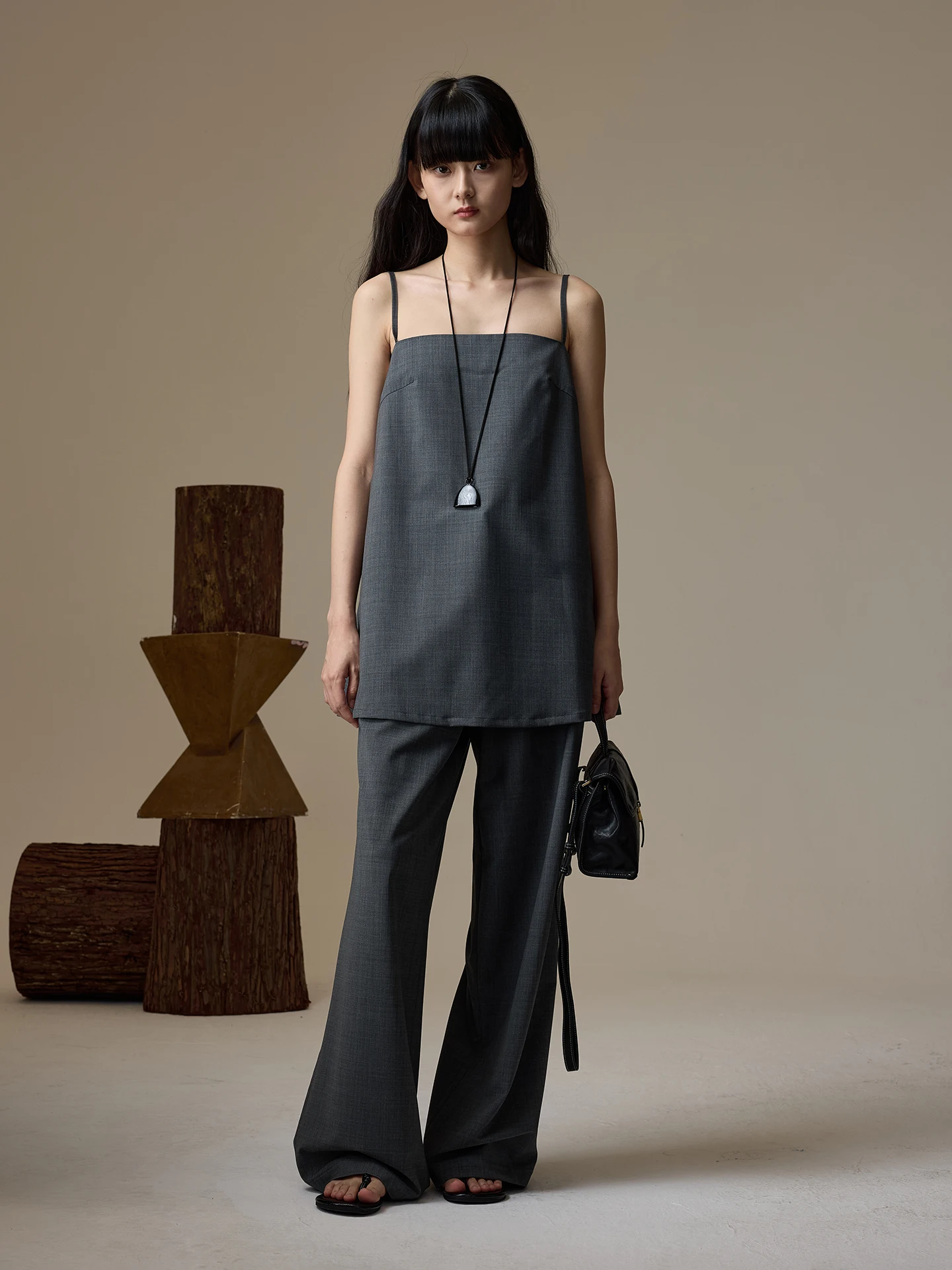 INOUT HRQ Summer New Slim Fit Woolen Suit Pants Loose Straight Cut Strap Top Two Piece Set Women's Fashion Casual Wear
INOUT HRQ Summer New Slim Fit Woolen Suit Pants Loose Straight Cut Strap Top Two Piece Set Women's Fashion Casual Wear