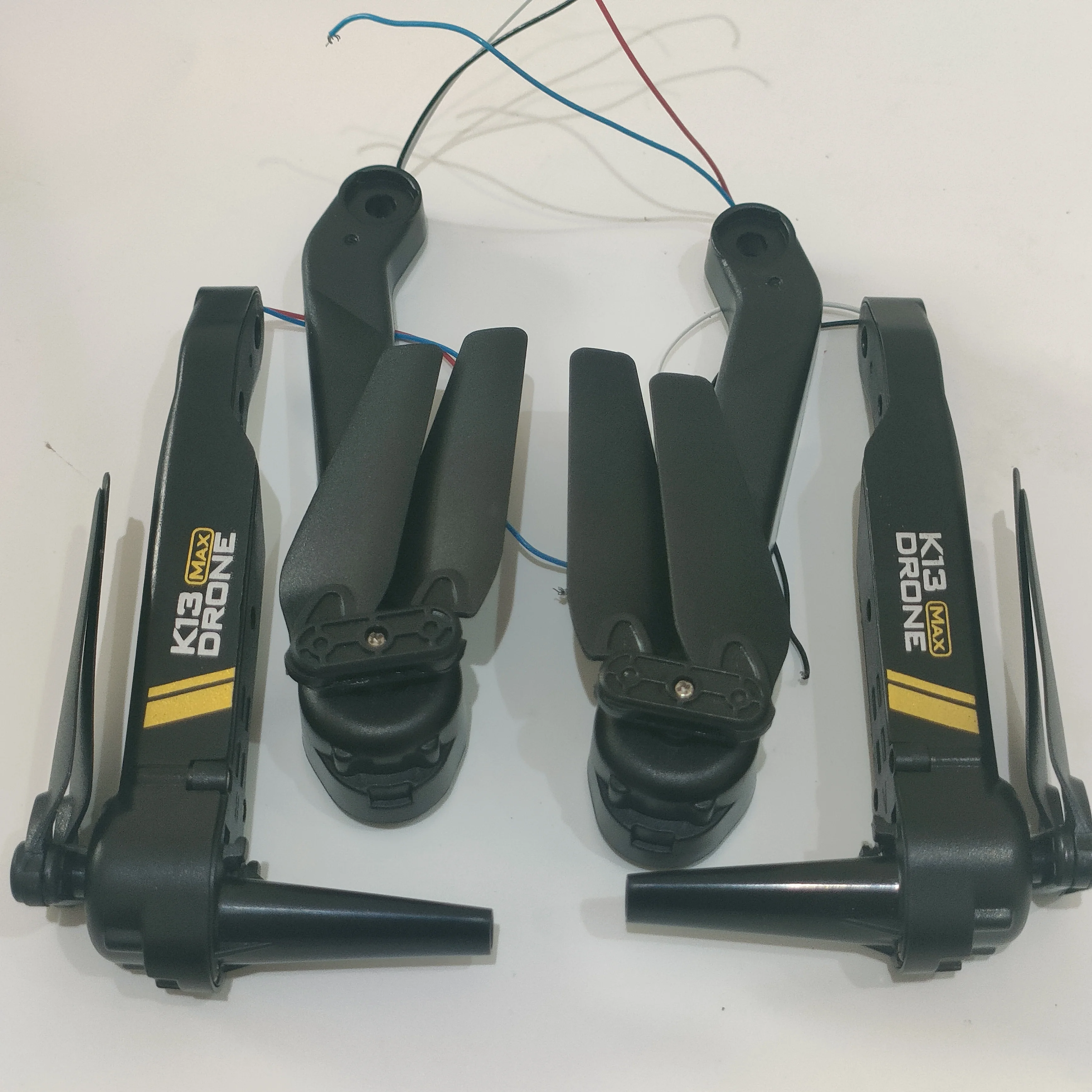 4PCS black CW CCW Engine Motor Arm with Blades for K13MAX Professional RC Drone FPV 8K Camera Foldable Aircraft Optical Flow Hol
4PCS black CW CCW Engine Motor Arm with Blades for K13MAX Professional RC Drone FPV 8K Camera Foldable Aircraft Optical Flow Hol