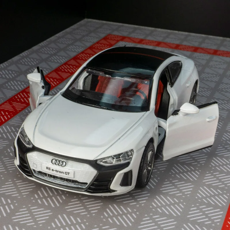 1:36 Audi RS e-tron GT new energy alloy sports car model 2 doors can be opened with acousto-optic pull back toy car 
1:36 Audi RS e-tron GT new energy alloy sports car model 2 doors can be opened with acousto-optic pull back toy car