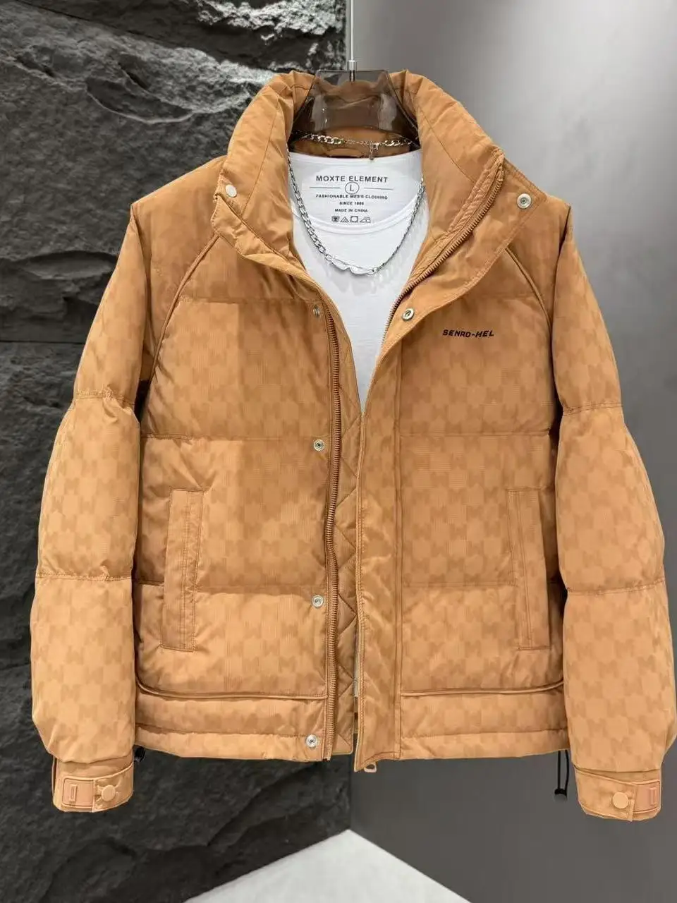 Мужская повседневная белая куртка-пуховик с воротником-стойкой, теплая, зимняя, новая, стильная, с защитой от холода, брендовая, с декоративной молнией, из полиэстера...
Мужская повседневная белая куртка-пуховик с воротником-стойкой, теплая, зимняя, новая, стильная, с защитой от холода, брендовая, с декоративной молнией, из полиэстера...