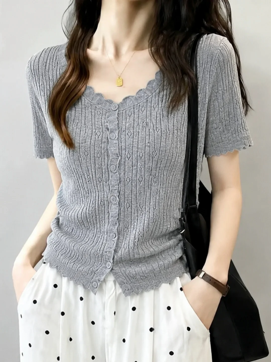 Elegant Color Summer Knitwear Short Sleeve Women's Single Button Fashionable Versatile Korean Design Sensation Top
Elegant Color Summer Knitwear Short Sleeve Women's Single Button Fashionable Versatile Korean Design Sensation Top