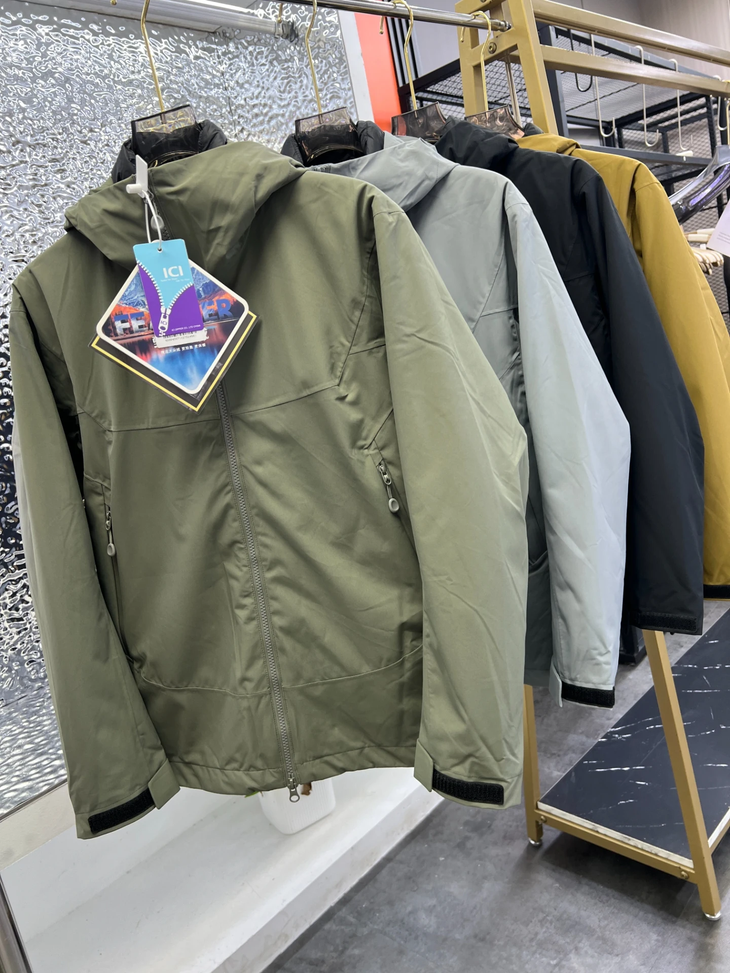 Мужская пуховая куртка «Трой-в-одному» для занятий спортом на открытом воздухе, зимняя теплая изоляция, съемная внутренняя часть Du down, стандартная посадка для поездок на работу...
Мужская пуховая куртка «Трой-в-одному» для занятий спортом на открытом воздухе, зимняя теплая изоляция, съемная внутренняя часть Du down, стандартная посадка для поездок на работу...