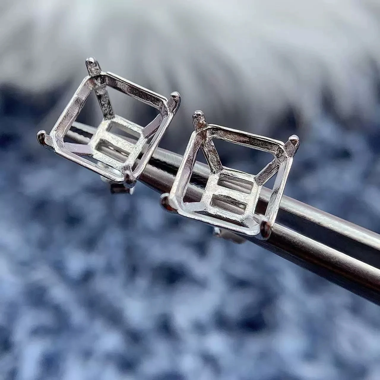 MeiBaPJ квадратный 10*10 мм S925 чистое серебро DIY серьги женские подарки творчество тонкий шарм роскошные оригинальные ювелирные изделия оптом 
MeiBaPJ квадратный 10*10 мм S925 чистое серебро DIY серьги женские подарки творчество тонкий шарм роскошные оригинальные ювелирные изделия оптом