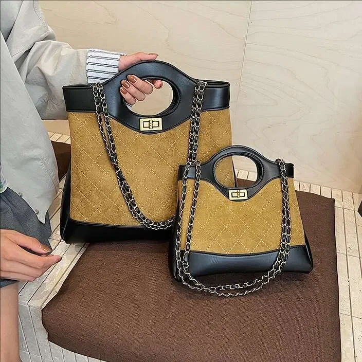 Hot designer bags for women shoulder bags black brown 2025 Autumn winter new spliced suede handbag crossbody tote bag
Hot designer bags for women shoulder bags black brown 2025 Autumn winter new spliced suede handbag crossbody tote bag