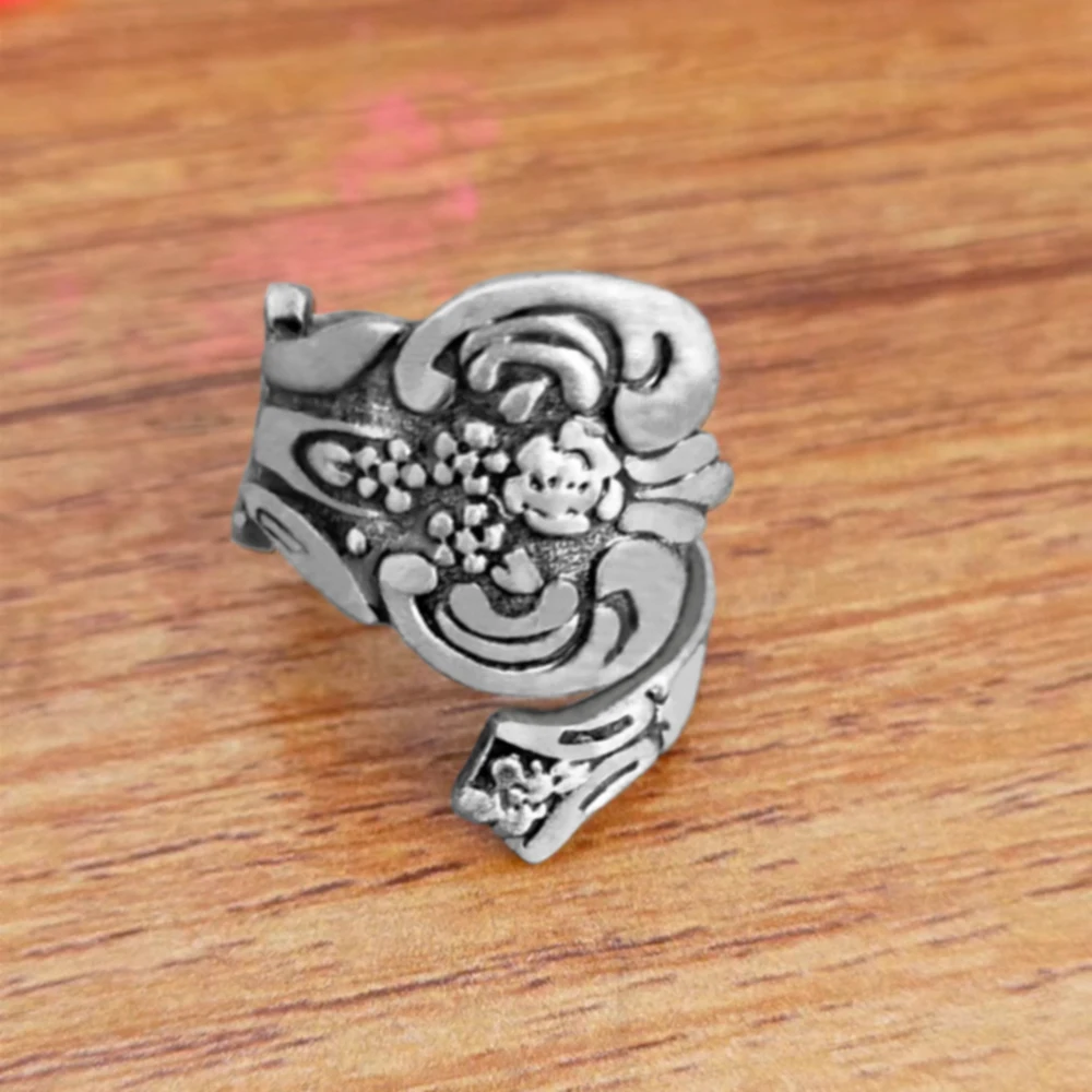 2024 New Hot Fashion Top Quality Antiqued Tin Spoon Ring Adjustable Ring Thumb Fashion Jewelery Drop shipping
2024 New Hot Fashion Top Quality Antiqued Tin Spoon Ring Adjustable Ring Thumb Fashion Jewelery Drop shipping