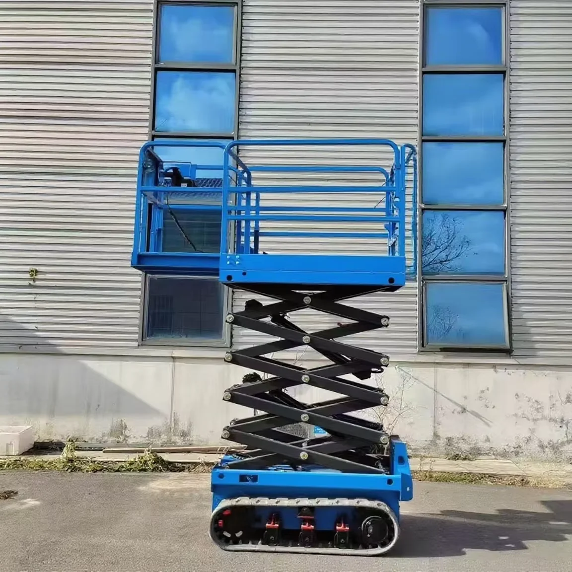 CE Standard High Quality Self-propelled Scissor Lift 12m 320kg Construction Aerial Work Platform
CE Standard High Quality Self-propelled Scissor Lift 12m 320kg Construction Aerial Work Platform
