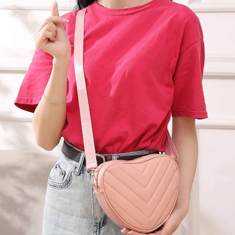 Fashionable Heart-shaped Shoulder Bag Handbag PU Leather Zipper Women's Casual Wide Shoulder Strap Crossbody Bag
Fashionable Heart-shaped Shoulder Bag Handbag PU Leather Zipper Women's Casual Wide Shoulder Strap Crossbody Bag