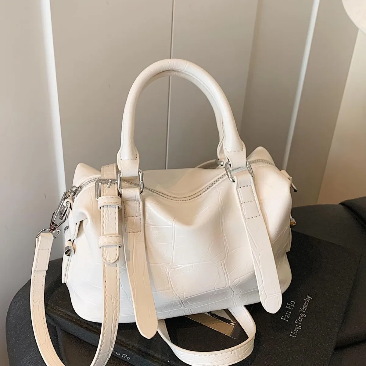 2025 Stone Texture Handbag for Women Stylish Shoulder Purse Minimalist Crossbody Tote Fashionable Versatile
2025 Stone Texture Handbag for Women Stylish Shoulder Purse Minimalist Crossbody Tote Fashionable Versatile