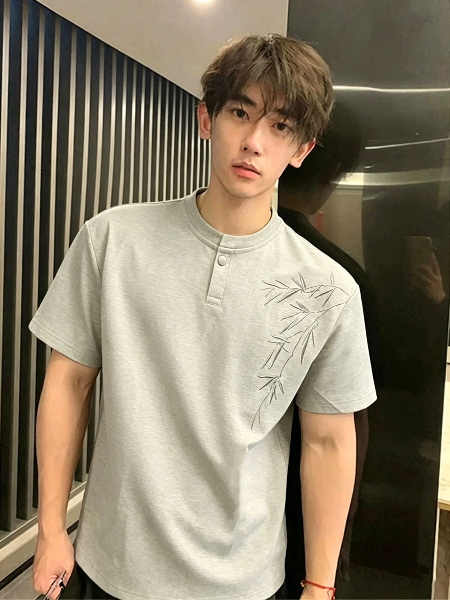 New Chinese Style Men's T-Shirt Henry Collar Bamboo Leaf Embroidery Short Sleeve Half Sleeve Cool Feeling Standard Fit S...
New Chinese Style Men's T-Shirt Henry Collar Bamboo Leaf Embroidery Short Sleeve Half Sleeve Cool Feeling Standard Fit S...