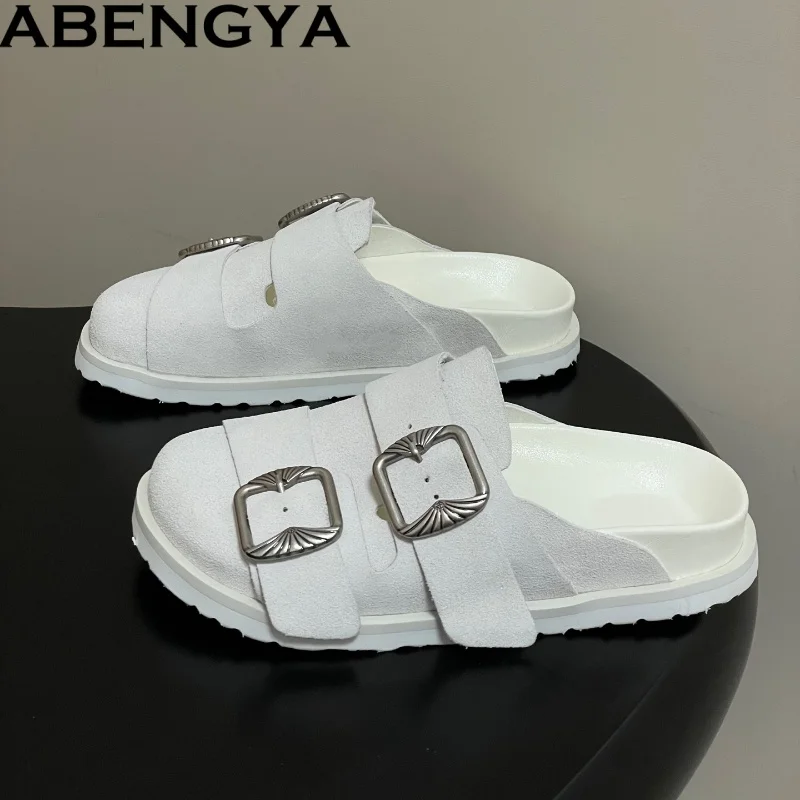 Популярные белые кожаные тапочки на плоской подошве, женская повседневная обувь с круглым носком, шлепанцы на платформе, модные женские полутапочки на плоской подошве
Популярные белые кожаные тапочки на плоской подошве, женская повседневная обувь с круглым носком, шлепанцы на платформе, модные женские полутапочки на плоской подошве