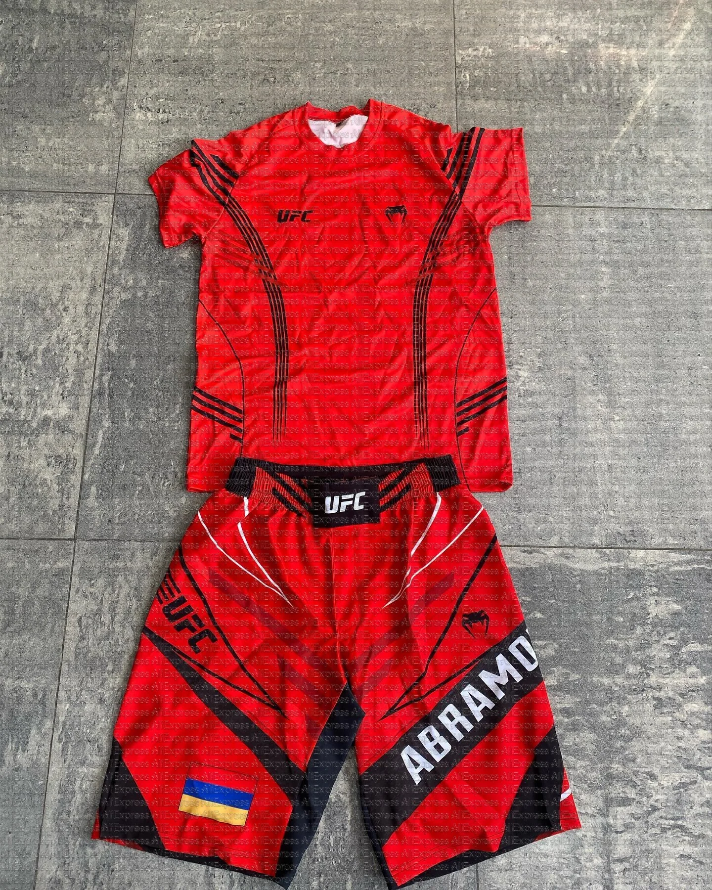 Мужской боевой комплект Abramov Red Blue UFC Edition, дышащая футболка для борьбы и бега, впитывающая пот, футболка и шорты из джерси
Мужской боевой комплект Abramov Red Blue UFC Edition, дышащая футболка для борьбы и бега, впитывающая пот, футболка и шорты из джерси