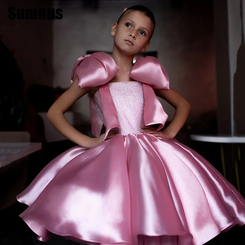 SUMNUS Pink Satin A-Line Flower Girl Dresses Cute Bow Tiered O-Neck Knee-Length Sleeveless Wedding Occasion Gowns Customized
SUMNUS Pink Satin A-Line Flower Girl Dresses Cute Bow Tiered O-Neck Knee-Length Sleeveless Wedding Occasion Gowns Customized