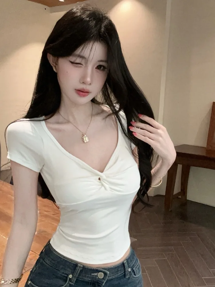 Unique Pure Desire V-neck Knot Short Sleeve T-shirt Women Summer Design Sensual Slimming Waist-cinching Sexy Girl Top
Unique Pure Desire V-neck Knot Short Sleeve T-shirt Women Summer Design Sensual Slimming Waist-cinching Sexy Girl Top