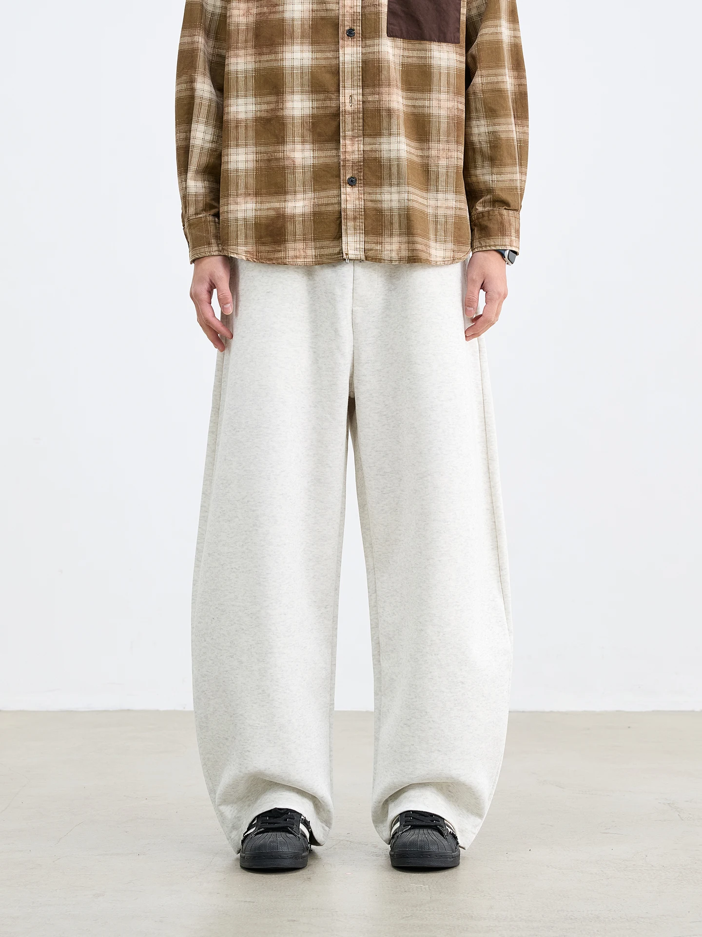 American Retro Loose Wide Leg Pants Pure Color Simple Drape Knife Sweatpants Spring New Sle Versatile Straight Cut Tro...
American Retro Loose Wide Leg Pants Pure Color Simple Drape Knife Sweatpants Spring New Sle Versatile Straight Cut Tro...