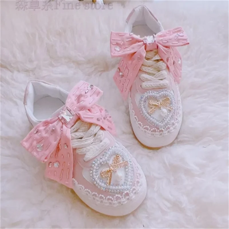 Женские кроссовки Dream sweet, розовые кроссовки на платформе с круглым носком, кружевом и бисером, удобная женская обувь на шнуровке
Женские кроссовки Dream sweet, розовые кроссовки на платформе с круглым носком, кружевом и бисером, удобная женская обувь на шнуровке