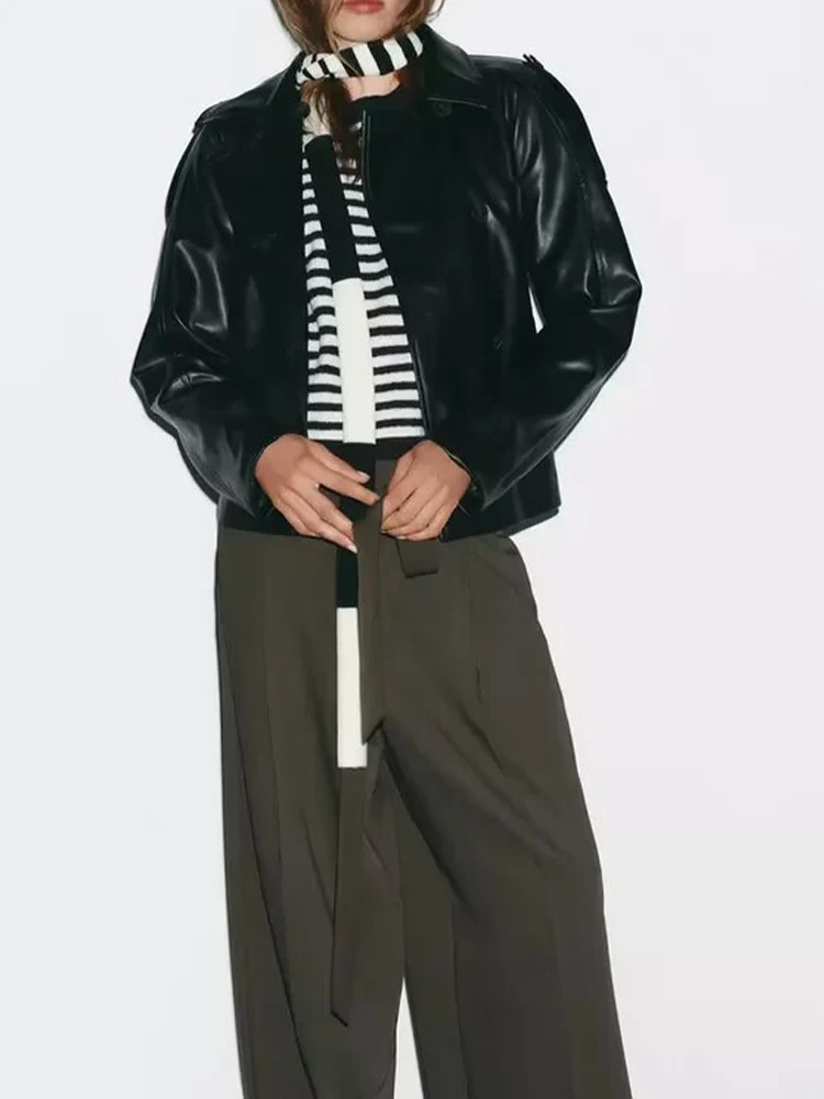 Осенняя новая модная тенденция в европейском и американском стиле, женская короткая ветровка из искусственной кожи с длинными рукавами
Осенняя новая модная тенденция в европейском и американском стиле, женская короткая ветровка из искусственной кожи с длинными рукавами