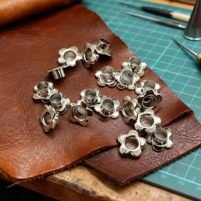 203Pcs Metal Flower Eyelets, for Leather Wallet Decor, Anti-Corrosive, Stylish Wallet Accessories
203Pcs Metal Flower Eyelets, for Leather Wallet Decor, Anti-Corrosive, Stylish Wallet Accessories