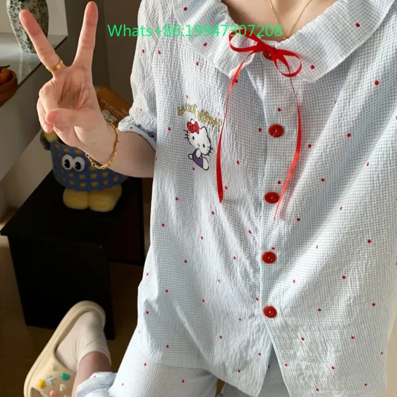 Summer new blue lapel cute cartoon Hello Kitty pajamas short sleeved shorts sleeping sweet loose loungewear can be worn outside
Summer new blue lapel cute cartoon Hello Kitty pajamas short sleeved shorts sleeping sweet loose loungewear can be worn outside