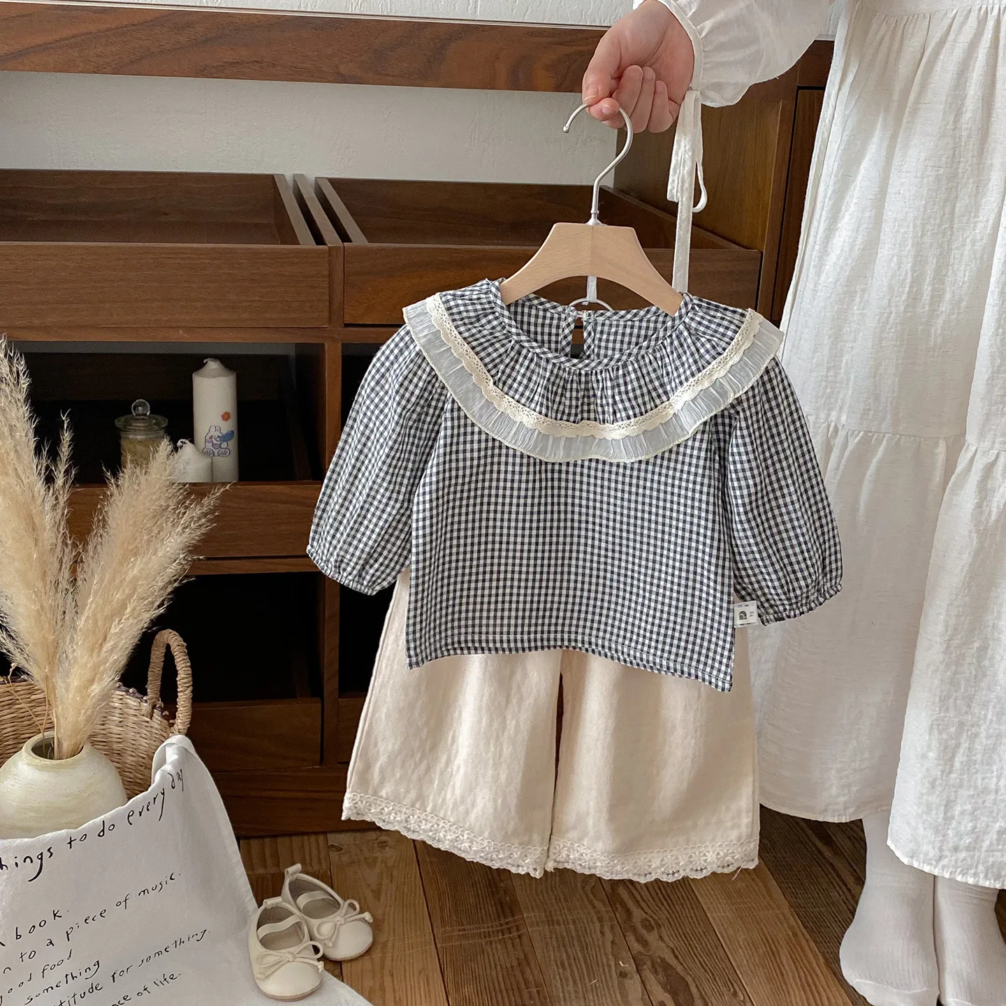 Autumn Infant Baby Girls Two-piece Set Round-neck Check Long-sleeve Newborn Girls Top Lace Trim Wide-leg Toddlers Girls Pants
Autumn Infant Baby Girls Two-piece Set Round-neck Check Long-sleeve Newborn Girls Top Lace Trim Wide-leg Toddlers Girls Pants