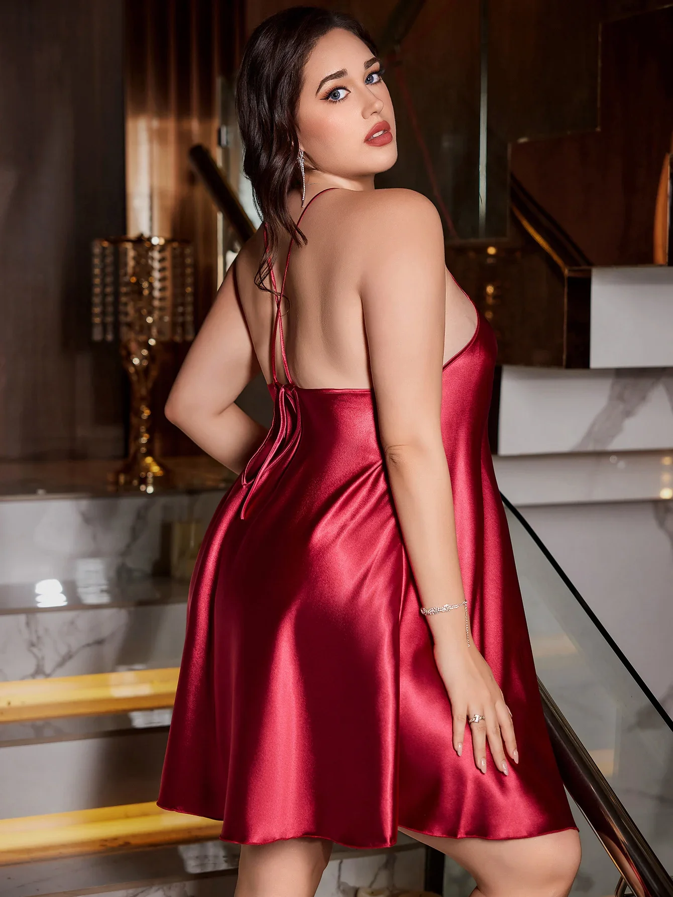 Плюс размер, однотонная простая модная элегантная ночная рубашка с v-образным вырезом для женщин
Плюс размер, однотонная простая модная элегантная ночная рубашка с v-образным вырезом для женщин