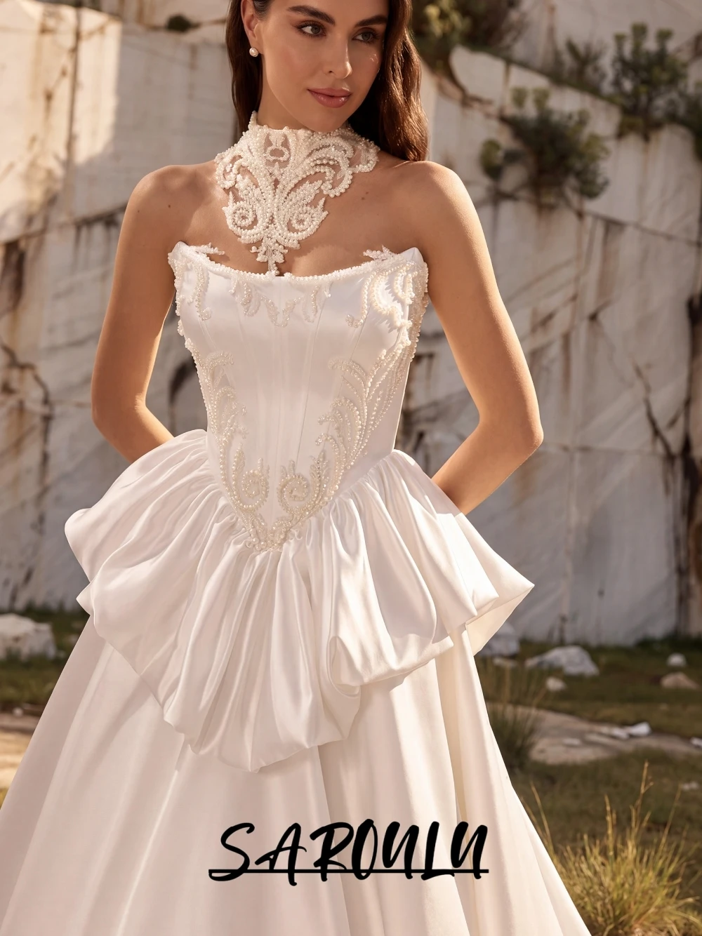 Stunning Strapless Princess Wedding Dress Elegant Pearls Ball Gown Customized Long Train Tiered Intricate Satin Bride Wear
Stunning Strapless Princess Wedding Dress Elegant Pearls Ball Gown Customized Long Train Tiered Intricate Satin Bride Wear
