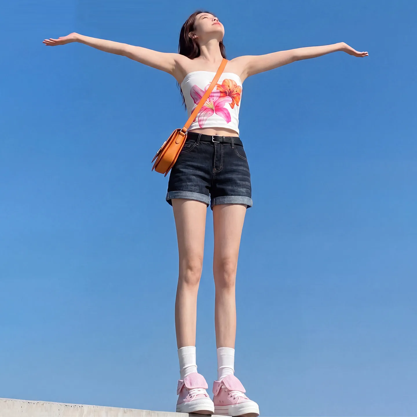American Retro Elastic Slimming Denim Shorts Women's New 2026 High Waist A-Line Cuffed Casual Butt-Hugging Hot Pants
American Retro Elastic Slimming Denim Shorts Women's New 2026 High Waist A-Line Cuffed Casual Butt-Hugging Hot Pants